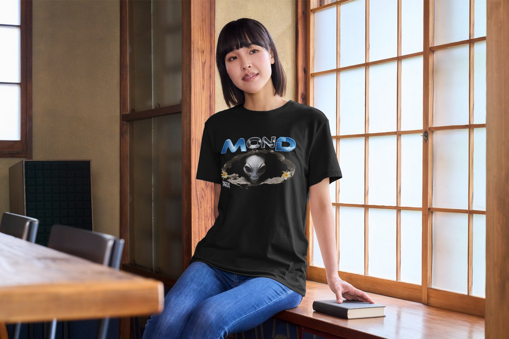 MOND T-Shirt | Alien Art Design