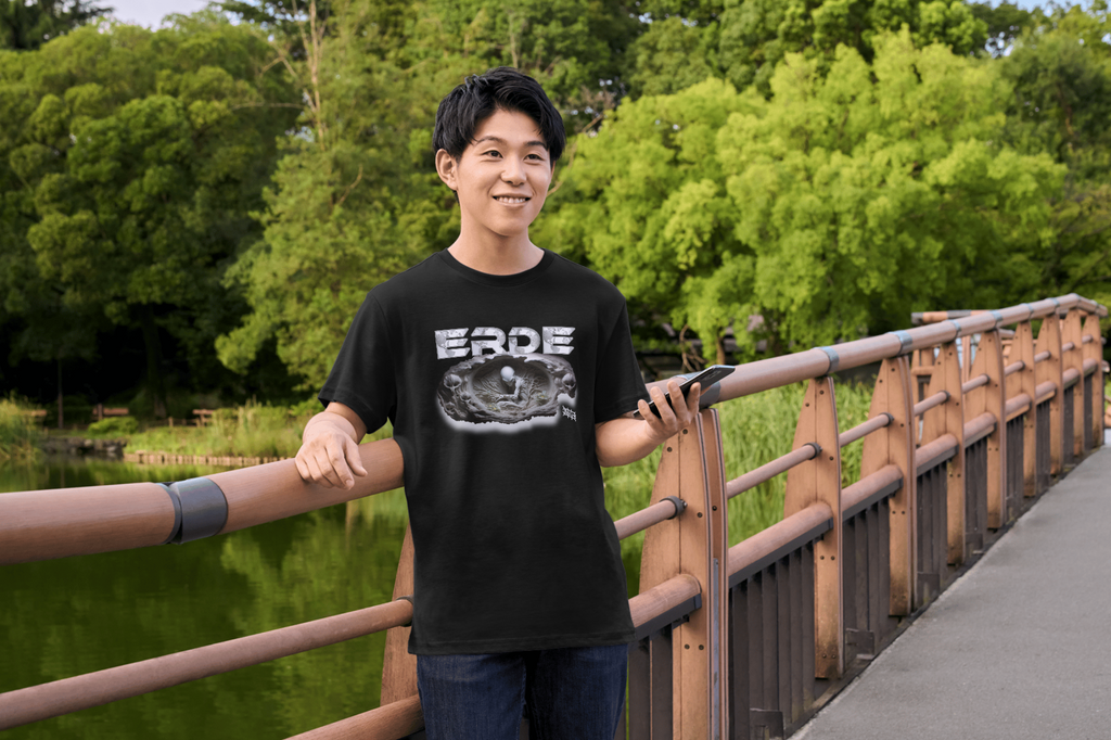 ERDE T-Shirt | Alien Art Design